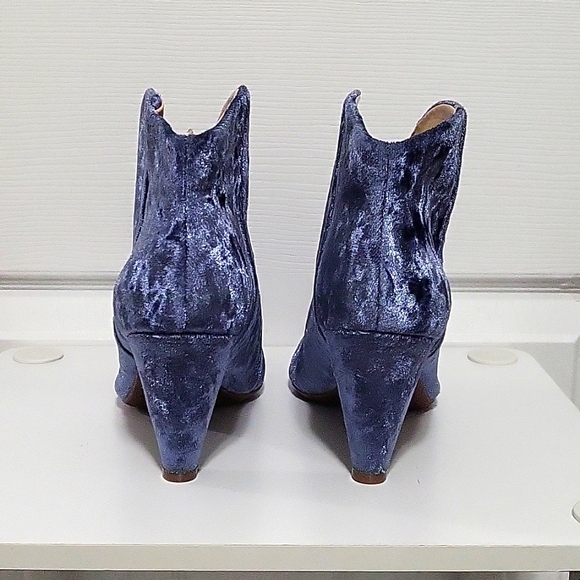 Vince Camuto velvet bootie - Picture 5 of 8